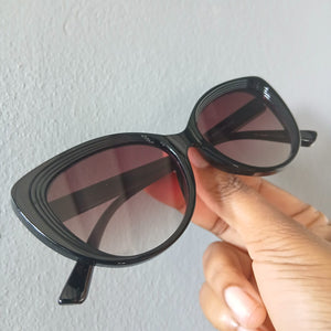 Black Gradient Oversized Cat Eye Groove Frame Sunglasses - Paloma
